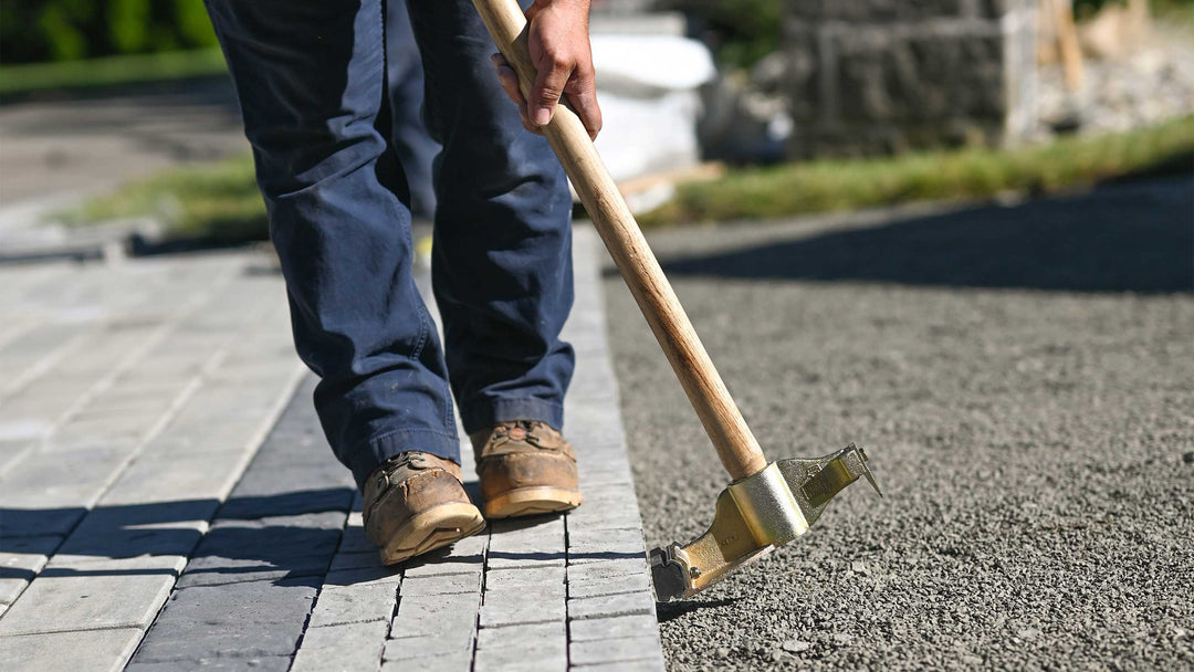 Instalación de adoquines de concreto entrelazados estándar sobre una base de agregado de granulometría abierta: lo que los contratistas deben saber