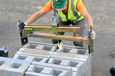 BL450 block clamp picking up stone